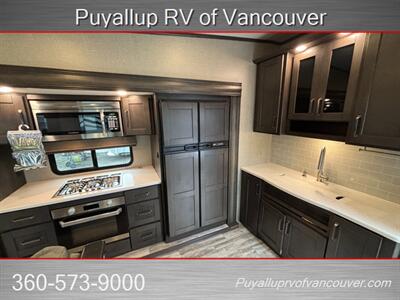 2021 Grand Design REFLECTION 340RDS   - Photo 13 - Vancouver, WA 98682-4901