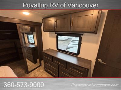 2021 Grand Design REFLECTION 340RDS   - Photo 15 - Vancouver, WA 98682-4901