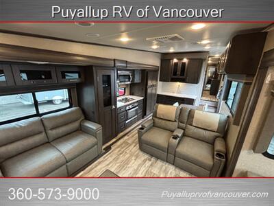 2021 Grand Design REFLECTION 340RDS   - Photo 11 - Vancouver, WA 98682-4901