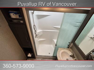 2021 Grand Design REFLECTION 340RDS   - Photo 14 - Vancouver, WA 98682-4901