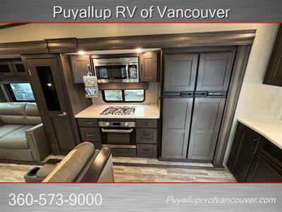 2021 Grand Design REFLECTION 340RDS   - Photo 12 - Vancouver, WA 98682-4901
