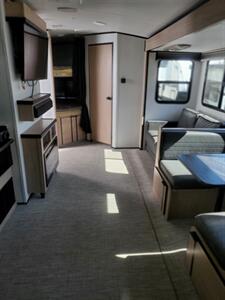 2021 Cruiser RV Radiance 28BH   - Photo 8 - Puyallup, WA 98373