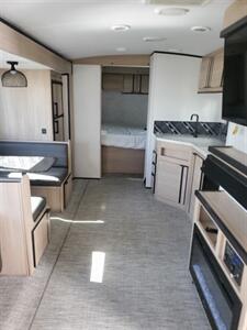 2021 Cruiser RV Radiance 28BH   - Photo 10 - Puyallup, WA 98373