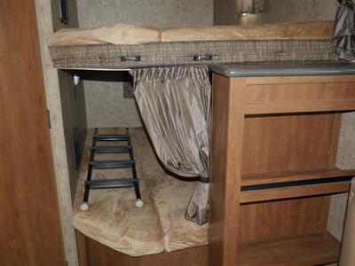 2022 Outdoors RV Mountain Trax 28DBS   - Photo 10 - Puyallup, WA 98373