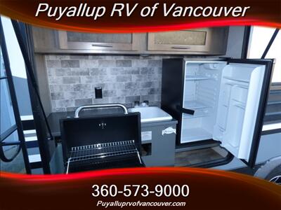 2019 FOREST RIVER RV SURVEYOR 243RBS   - Photo 6 - Vancouver, WA 98682-4901