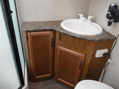 2013 Outdoors RV Timber Ridge 250RDS   - Photo 7 - Puyallup, WA 98373