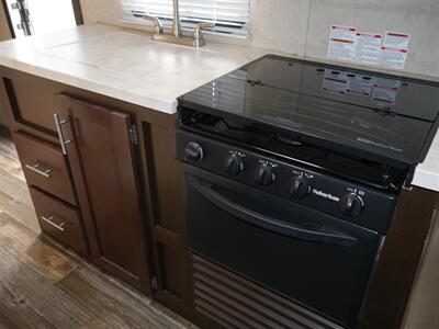 2016 Forest River Cherokee Cascade 19RLC   - Photo 6 - Puyallup, WA 98373