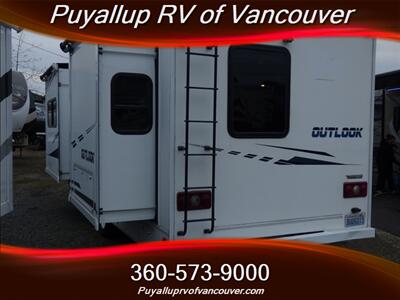 2019 WINNEBAGO OUTLOOK 27D   - Photo 4 - Vancouver, WA 98682-4901