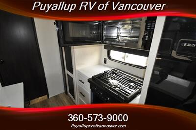 2025 FOREST RIVER SABRE 37FLH 5TH WHEEL TRAILER   - Photo 13 - Vancouver, WA 98682-4901