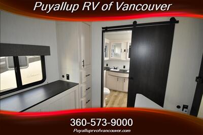 2025 FOREST RIVER SABRE 37FLH 5TH WHEEL TRAILER   - Photo 21 - Vancouver, WA 98682-4901