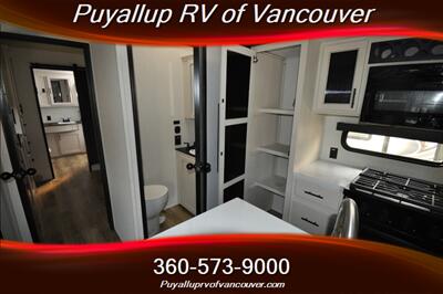 2025 FOREST RIVER SABRE 37FLH 5TH WHEEL TRAILER   - Photo 14 - Vancouver, WA 98682-4901