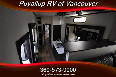 2025 FOREST RIVER SABRE 37FLH 5TH WHEEL TRAILER   - Photo 7 - Vancouver, WA 98682-4901