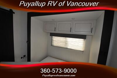 2025 FOREST RIVER SABRE 37FLH 5TH WHEEL TRAILER   - Photo 19 - Vancouver, WA 98682-4901