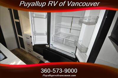 2025 FOREST RIVER SABRE 37FLH 5TH WHEEL TRAILER   - Photo 12 - Vancouver, WA 98682-4901