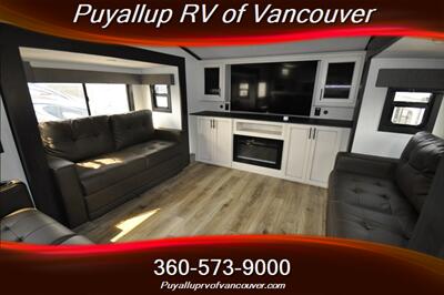 2025 FOREST RIVER SABRE 37FLH 5TH WHEEL TRAILER   - Photo 9 - Vancouver, WA 98682-4901