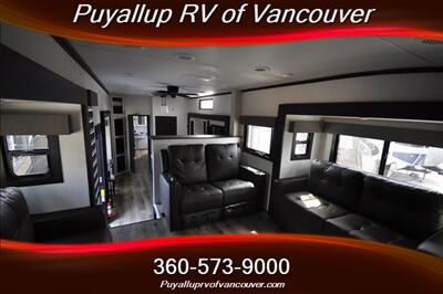 2025 FOREST RIVER SABRE 37FLH 5TH WHEEL TRAILER   - Photo 10 - Vancouver, WA 98682-4901