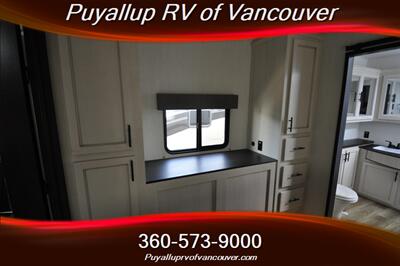 2025 FOREST RIVER SABRE 37FLH 5TH WHEEL TRAILER   - Photo 20 - Vancouver, WA 98682-4901