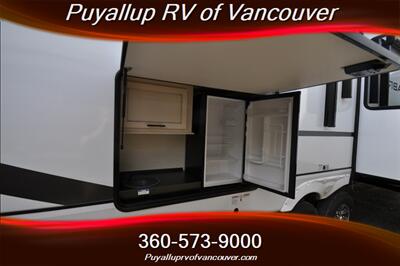 2025 FOREST RIVER SABRE 37FLH 5TH WHEEL TRAILER   - Photo 5 - Vancouver, WA 98682-4901