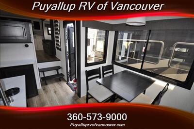 2025 FOREST RIVER SABRE 37FLH 5TH WHEEL TRAILER   - Photo 17 - Vancouver, WA 98682-4901