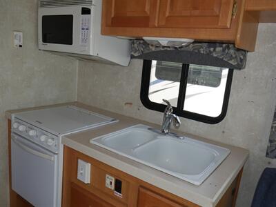 2003 Forest River Georgetown 303   - Photo 5 - Puyallup, WA 98373