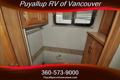 2005 WINNEBAGO JOURNEY 34H 350   - Photo 19 - Vancouver, WA 98682-4901