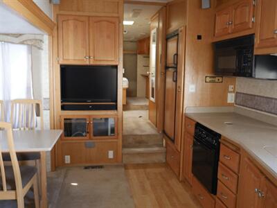 2005 Alpenlite Augusta 32RL   - Photo 15 - Puyallup, WA 98373