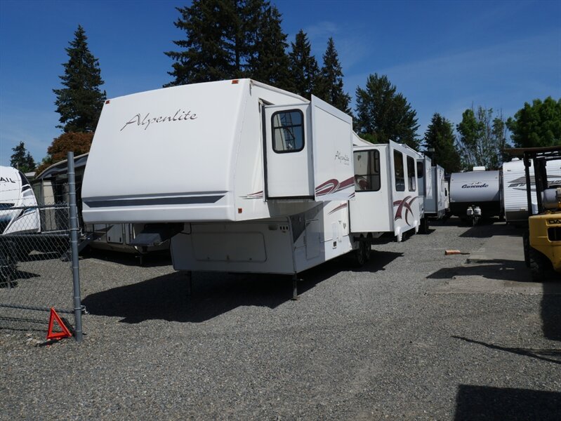 2005 Alpenlite Augusta 32RL   - Photo 1 - Puyallup, WA 98373