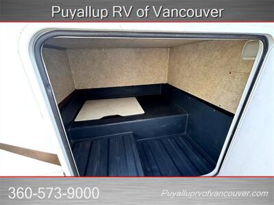 2014 Fleetwood Jamboree Searcher 23B   - Photo 18 - Vancouver, WA 98682-4901
