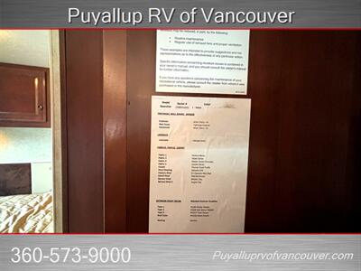 2014 Fleetwood Jamboree Searcher 23B   - Photo 17 - Vancouver, WA 98682-4901