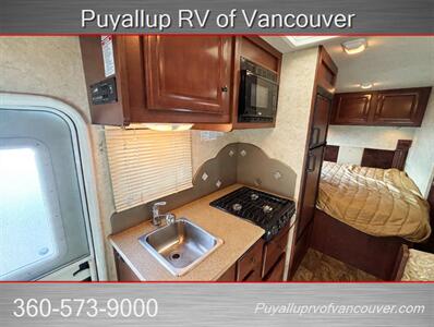 2014 Fleetwood Jamboree Searcher 23B   - Photo 8 - Vancouver, WA 98682-4901