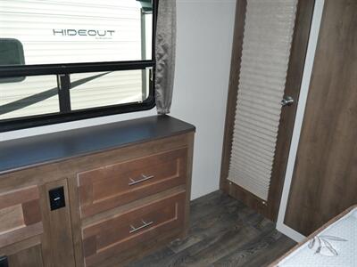 2018 Forest River Wildcat Maxx 32TSX   - Photo 16 - Puyallup, WA 98373