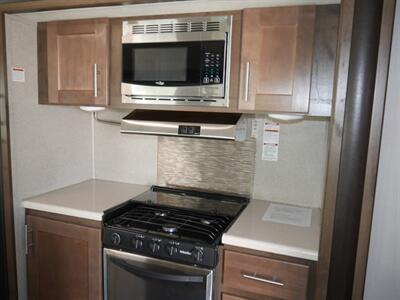 2018 Forest River Wildcat Maxx 32TSX   - Photo 5 - Puyallup, WA 98373