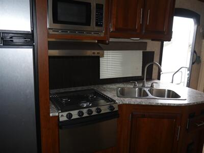 2016 Jayco Eagle HT 26.5 RLS - Photo 5 - Puyallup, WA 98373