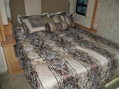 2009 Winnebago Adventurer 32h - Photo 6 - Puyallup, WA 98373