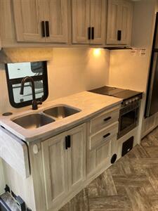 2022 Forest river Sunseeker 2850 LE - Photo 6 - Puyallup, WA 98373