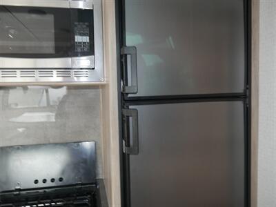 2022 Winnebago Micro Minnie 2108DS   - Photo 8 - Puyallup, WA 98373