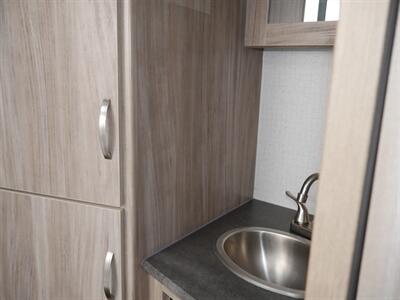 2022 Winnebago Micro Minnie 2108DS   - Photo 10 - Puyallup, WA 98373