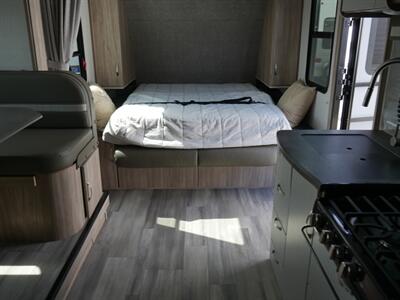 2022 Winnebago Micro Minnie 2108DS   - Photo 13 - Puyallup, WA 98373