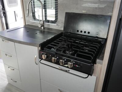 2022 Winnebago Micro Minnie 2108DS   - Photo 7 - Puyallup, WA 98373