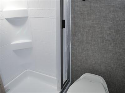 2022 Winnebago Micro Minnie 2108DS   - Photo 9 - Puyallup, WA 98373