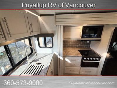 2025 KEYSTONE RV COUGAR HALF TON 22MLSWE   - Photo 13 - Vancouver, WA 98682-4901