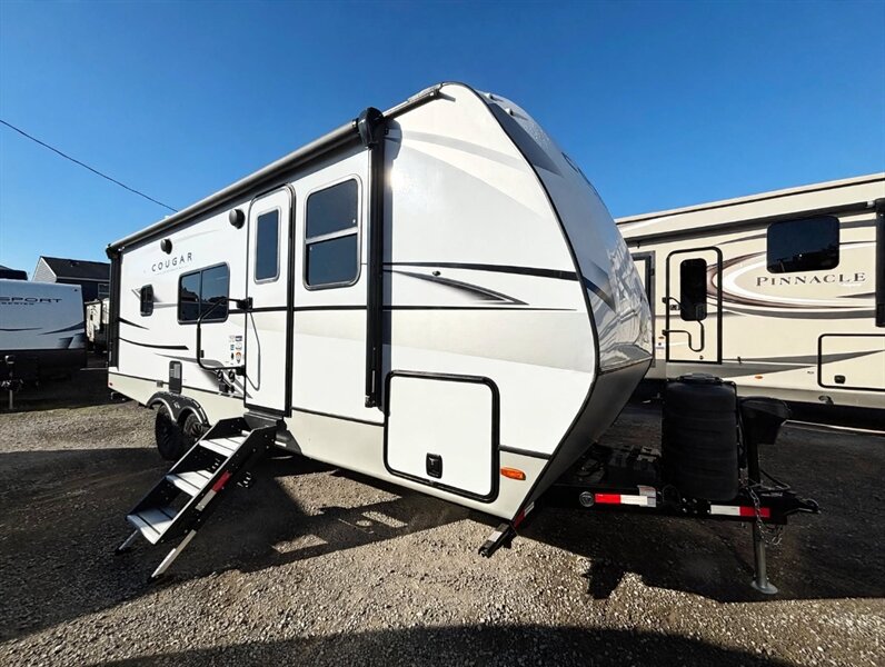 2025 KEYSTONE RV COUGAR HALF TON 22MLSWE  