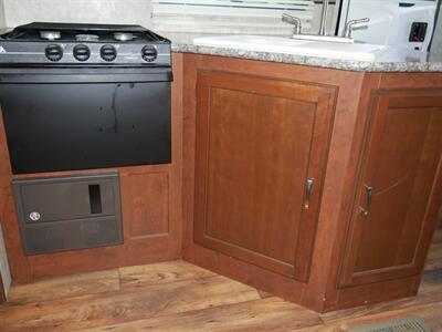 2015 Keystone Passport 2450RLWE - Photo 6 - Puyallup, WA 98373