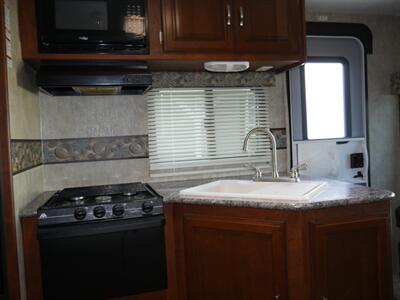 2015 Keystone Passport 2450RLWE - Photo 5 - Puyallup, WA 98373