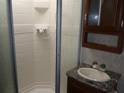 2015 Keystone Passport 2450RLWE - Photo 9 - Puyallup, WA 98373