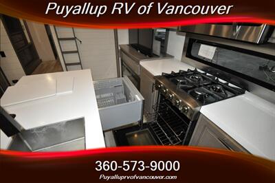 2023 GRAND DESIGN SOLITUDE ST391DL LOFT TWO BEDROOM   - Photo 15 - Vancouver, WA 98682-4901