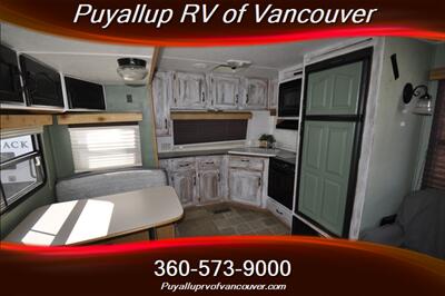 2004 KEYSTONE MONTANA MOUNTAINEER 305FKS   - Photo 7 - Vancouver, WA 98682-4901