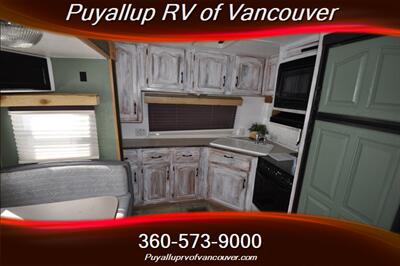 2004 KEYSTONE MONTANA MOUNTAINEER 305FKS   - Photo 8 - Vancouver, WA 98682-4901