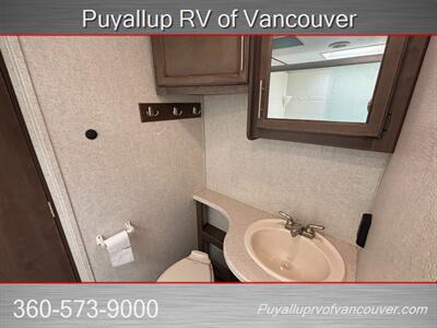 2019 Keystone COUGAR 29RLDWE   - Photo 11 - Vancouver, WA 98682-4901