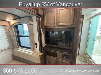 2019 Keystone COUGAR 29RLDWE   - Photo 8 - Vancouver, WA 98682-4901